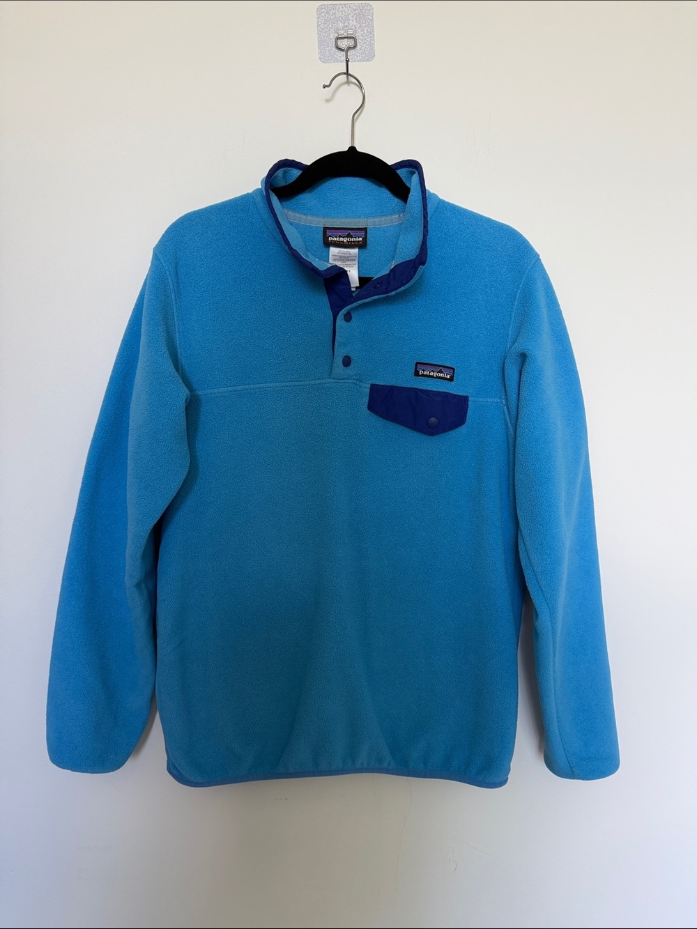 Patagonia Women’s  Light Blue Snap-T Synchilla Fleece Pullover with Navy Pocket